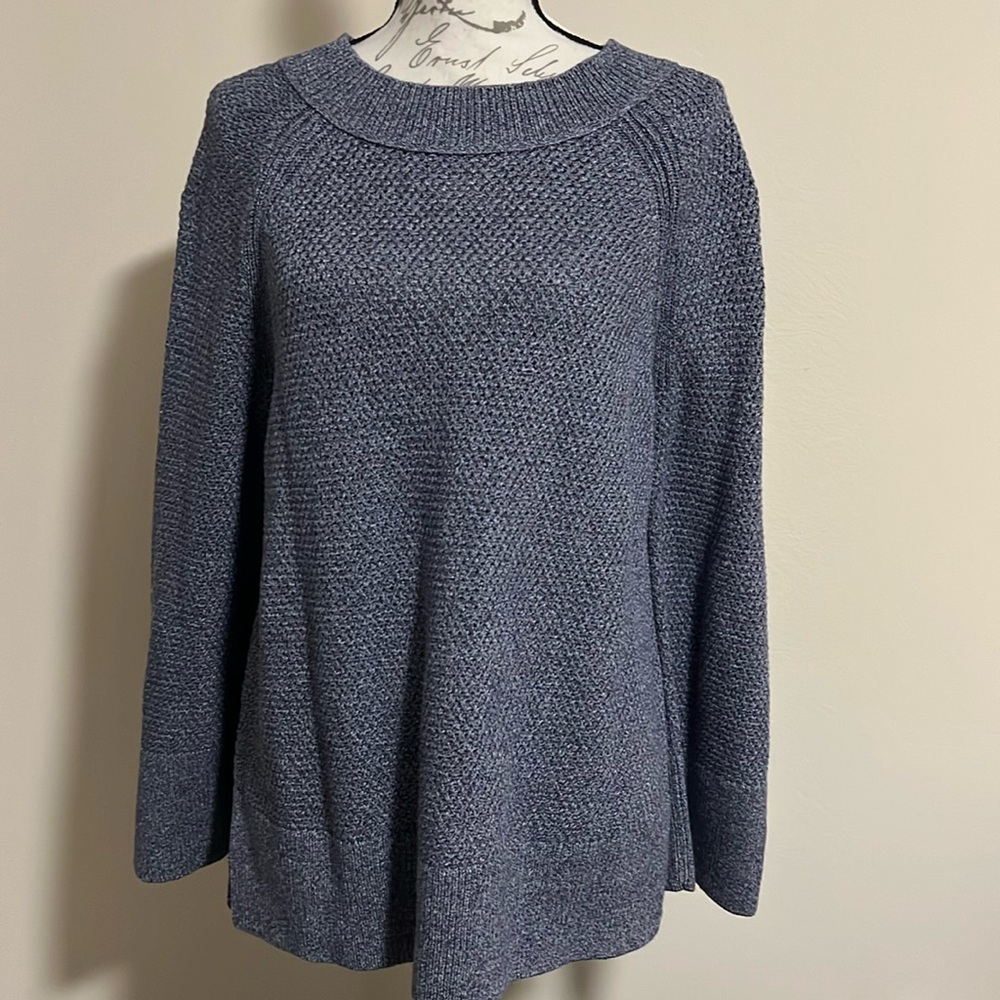 Beautiful sweater from loft NWT never use